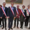 photo au centre, le maire de montval-sur-loir, hervé roncière, entouré des maires délégués