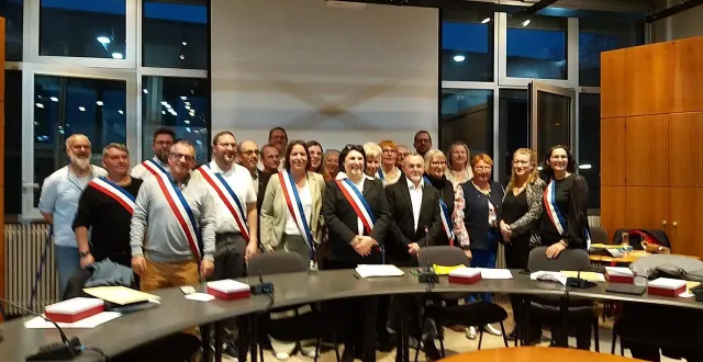photo  le nouveau conseil municipal d’arnage.  &copy;  ouest-france 