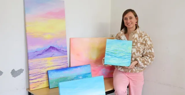 photo  tiphanie fiévet s’inspire et traque les reflets, les transparences, les mouvements d’eau qu’elle traduit à l’huile sur des toiles de lin.  &copy;  ouest-france. 