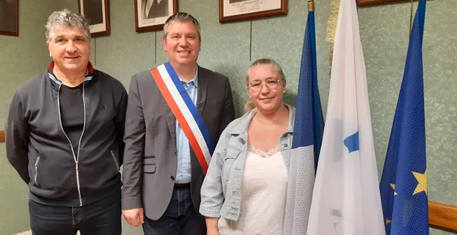 photo  le maire pascal bironneau entouré de ses adjoints.  &copy;  document remis - mairie 
