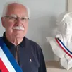 photo  michel doret, revêtu de l’écharpe tricolore. 
