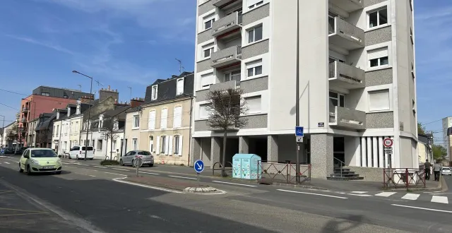 photo  le mans, mardi 24 mars 2026. l’accident s’est produit au niveau du carrefour entre l’avenue rubillard et la rue des mûriers.  &copy;  le maine libre 