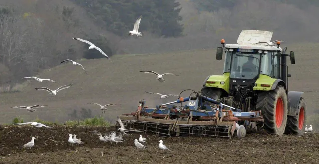 photo  le prix du gnr (gazole non routier), carburant agricole, a flambé de 65 % depuis le début du conflit au moyen-orient.  &copy;  archives thierry creux 