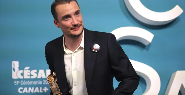 photo  pierre lottin avec son césar du meilleur acteur dans un second rôle, à l’issue de la 51e cérémonie des césar, fin février.  &copy;  epa 