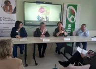 photo  anne-marie barbeau, au centre, avec les acteurs de l’opération, à fresnay-sur-sarthe. 