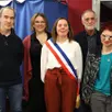 photo  laura desnoës, la nouvelle maire de louailles, entourée par ses quatre adjoints : guillaume hamel, stéphanie touchard, stéphane sculteur et delphine brunet, après le conseil d’installation, vendredi 20 mars 2026. 
