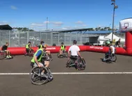 photo  des basketteurs du club handisport basket lors de la deuxième édition, en 2025, de tous au sport, au stade marie-marvingt, au mans. image d’illustration. 