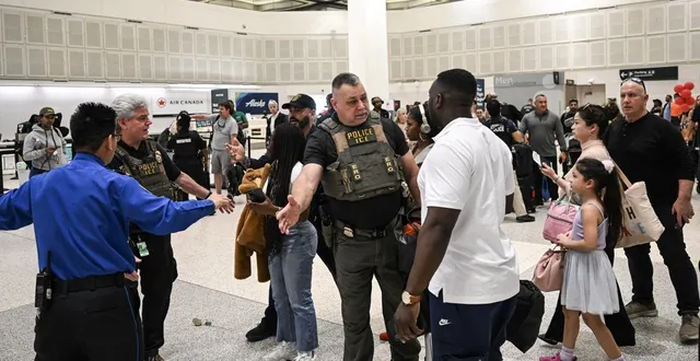 photo  à l’aéroport george-bush de houston, au texas, lundi soir.  &copy;  ronaldo schemidt, afp 