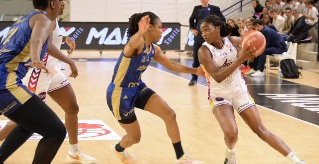 photo  anna ngo ndjock et les angevines ont souffert face à montpellier.  &copy;  co-jérôme hurstel 