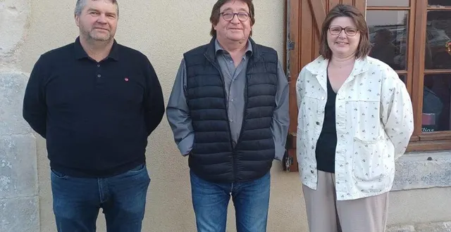 photo  le maire, hervé lambert, au centre, et ses adjoints, francis guth et christèle thibault.  &copy;  ouest-france 