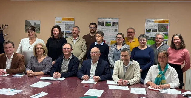 photo  le conseil municipal de sap-en-auge.  &copy;  ouest-france 