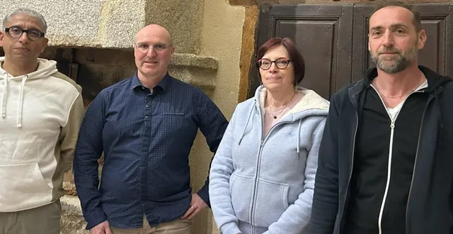 photo  lionel delaunay (deuxième en partant de la gauche) est le nouveau maire de pacé. à ses côtés : hicham zaïm-sassi (1er adjoint), annie cusson (2e adjointe) et frédéric villain (3e adjoint).  &copy;  conseil municipal 