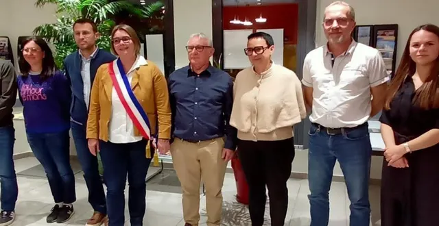 photo  le maire, les adjoints et les conseillers délégués (absent frédéric david).  &copy;  ouest-france 