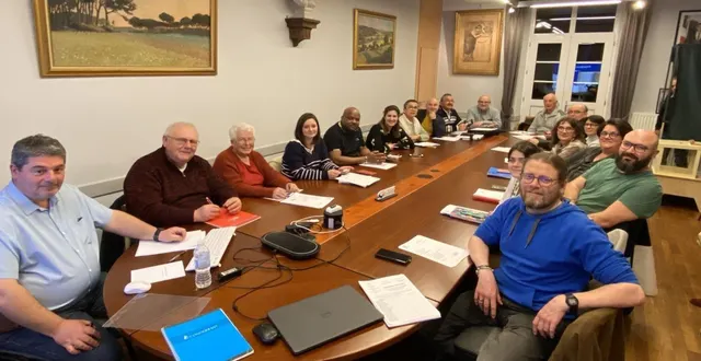 photo  attablés pour ce premier conseil municipal, les élus de la liste « mieux vivre ensemble à aubigné-racan » ont procédé à l’élection du maire et de ses adjoints.  &copy;  ouest-france 