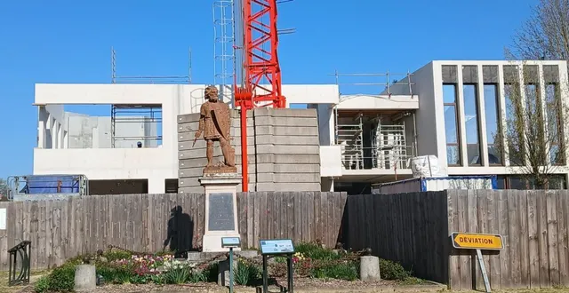 photo  la maçonnerie est bien avancée, mais l’incendie a retardé l’ensemble.  &copy;  co 