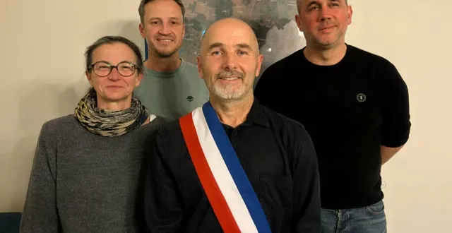 photo  l’élection du maire et des adjoints a eu lieu vendredi à marcé. marc soreau est élu maire par 14 voix sur 15. sont élus : 1er adjoint, julien gerland (bâtiment, voirie) ; 2e adjointe, emmanuelle marbacher (affaires scolaires et jeunesse) ; 3e  adjoint, mickaël verger (communication et action sociale). prochain conseil municipal le 9 avril à 20 h.  &copy;  co 
