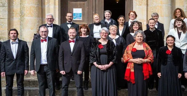 photo  les artistes de la compagnie musartis et du chœur de l’école de musique henri dutilleux.  &copy;  doc. remis 