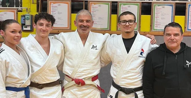 photo  les quatre judokas de l’aspc qui ont brillé, aux côtés du président patrice gourbeillon.  &copy;  co 
