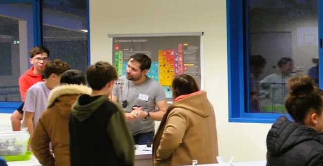 photo  les ateliers scientifiques, animés par les élèves, ont suscité la curiosité des visiteurs.  &copy;  le maine libre 