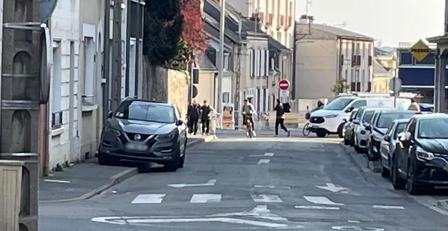 photo  le stationnement sur un trottoir est interdit.  &copy;  le maine libre 