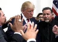 photo  dès sa première campagne présidentielle, donald trump avait convié des pasteurs, le 5 octobre 2016, pour une prière commune augurant de son élection, à las vegas. 