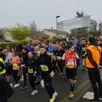 photo  départ du parcours de 8,2 km sous la pluie en 2025, mais sous la bienveillance de 400 bénévoles. 