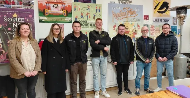 photo  la nouvelle présidente léa rouland (à gauche) et le bureau du comité des fêtes.   &copy;  le maine libre 