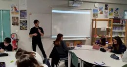 actu cin&eacute;ma  les élèves de 3e de la chac (classe horaire aménagé cinéma) ont pu s’initier à l’audiodescription avec morgan renault qui a créé 400 à 500 films pour les déficients visuels et non-voyants. 