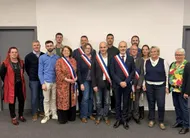 photo  de gauche à droite : linda gueux, sébastien aîné, jérémy pipart, corentin marçais, anne-cécile deschamps, jean-david perthuis, pascale kramarov, xavier lafut, mathieu breitenbach, anthony mussard, bruno leclerc, bruno saudubray, amandine vergne, chantal hiron, martine malherbe. 