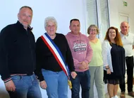 photo  de gauche à droite, julien gautier, adjoint, catherine donné, maire, nicolas bernat, corinne léguillon, audrey couronne et sylvain cassini, tous les quatre, adjoints. 
