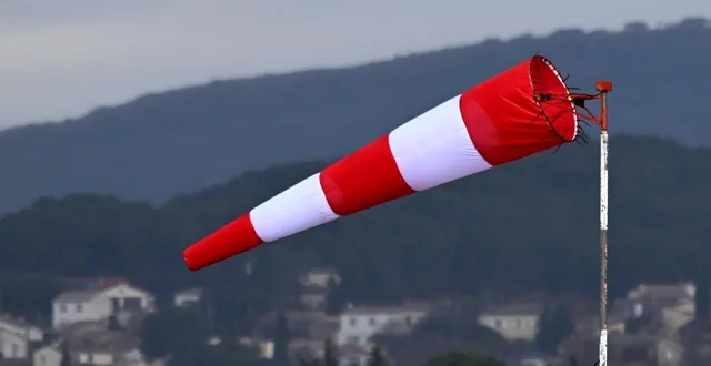 photo  la manche à air, aussi appelée manche à vent, permet d’indiquer la direction du vent et une estimation de sa vitesse. photo d’illustration.  &copy;  archives marc ollivier, ouest-france 