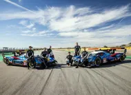 photo  l’écurie alpine et ses pilotes (de gauche à droite) victor martins, jules gounon, frédéric makowiecki, antonio félix da costa, ferdinand habsburg et charles milesi étaient en essais sur le circuit d’aragon, en espagne. 