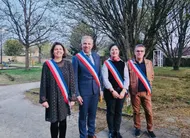 photo  eric bourge (2e à gauche) au côté de ses adjoints : françoise rosalie, 1re adjointe (3e à g), jany perrin, 2e adjoint et élodie gautier, 3e adjointe.  