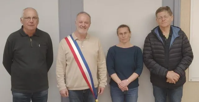 photo  alain percheron (1er adjoint), christophe renaux (maire), virginie collet (2e adjointe) et jean-marc froger (3e adjointe) forment l’exécutif de la mairie de cuissai.  &copy;  conseil municipal cuissai 