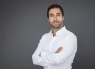 photo  mathieu flamini serait intéressé par l’achat de parts dans le club d’arsenal. 