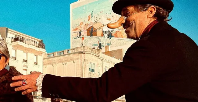 photo  depuis la fin de la pandémie de covid-19, l’artiste ludovic mollé a pris l’habitude de déclamer des poèmes sur le remblai des sables-d’olonne, en vendée.  &copy;  collection personnelle ludovic mollé 