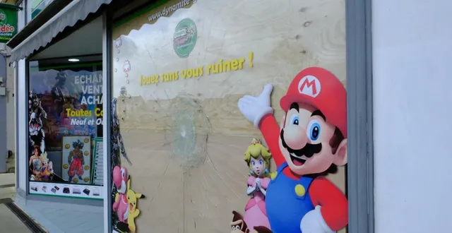 photo  dans la nuit du lundi 23 au mardi 24 mars, le magasin de jeux vidéo dynamite games a été victime de vandalisme.  &copy;  co - antoine richard 