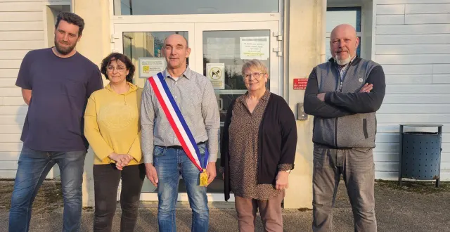 photo  claude guitton, entouré de yann petit et yolande broudoux (à gauche) et mireille boutin et hervé lauer.  &copy;  co 