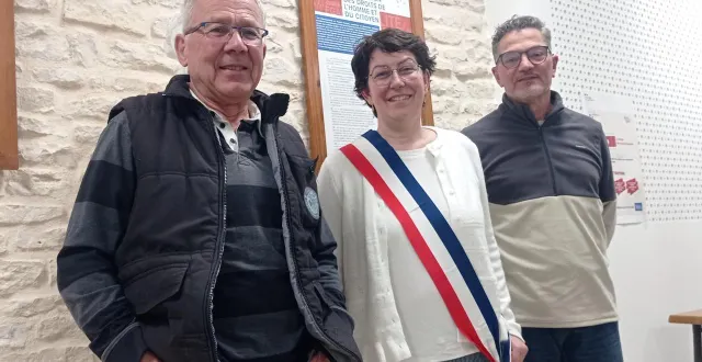 photo  annick bamberger entourée de deux adjoints francis benazzouz et jean-claude rapin.  &copy;  co 