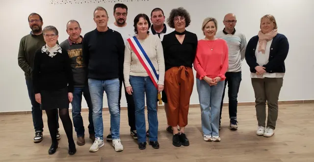 photo  le nouveau conseil municipal en ordre de marche.  &copy;  co 