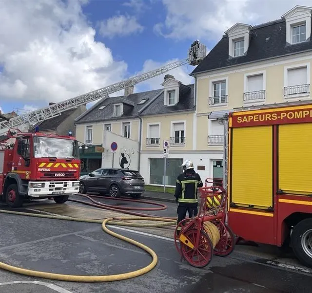 photo de gros moyens de pompiers sont mobilisés.  ©  ouest-france