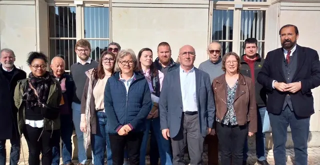 photo  la nouvelle équipe municipale de marçon.  &copy;  ouest-france 