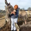 photo  michelle royère élève plus d’une quarantaine d’animaux chez elle à la ferté-en-ouche (orne). en mars 2026, elle a été victime d’une arnaque sur internet en voulant acheter du fourrage pour les nourrir. 