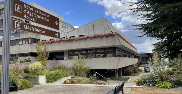 photo  à cholet, les indemnités des élus de la majorité ont été jugées illégales en 2022. recours, remboursements, plaintes…, l’affaire connaît depuis de multiples rebondissements.  &copy;  archives ouest-france 