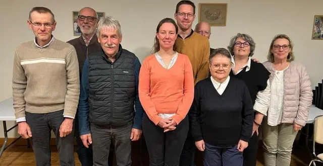 photo  de gauche à droite : hubert jouandet, anne-philippe goranflaux de la giraudière, thierry couanon, élodie anne-claeys, kevin thépaut, michel piton, chantal louvet, marie-noëlle deslandes et sophie eggiman.  &copy;  fournie par la mairie 