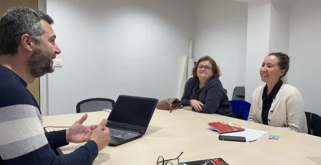 photo  yvan griffault, directeur de ah ?, a reçu la visite de charline claveau et de nathalie lanzi.  &copy;  co - lucas jariais 