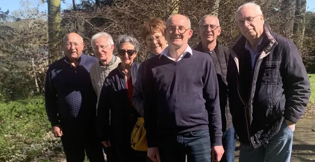 photo  les membres du lions club et de l’association arts et lettres, co-organisateurs du 33e salon de printemps.  &copy;  ouest-france 