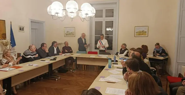 photo  jean-louis cadeau élu maire du plessis-grammoire lors de l’installation du conseil municipal.  &copy;  co 