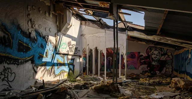 photo  prévenue vers 3 h du matin par des spécialistes de l’exploration urbaine – ou urbex –, ce mardi 24 mars, la police a investi un vieux bâtiment de la rue charles-rivière, à rezé (loire-atlantique). d’après un médecin légiste appelé sur les lieux, un crâne découvert pourrait être le point de départ d’une affaire de meurtre.  &copy;  simon torlotin / ouest-france 