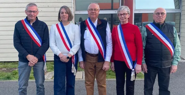 photo  francis belluau, maire entouré de ses quatre adjoints, anaïs boucher (à gauche), jean cochin (à gauche), monique lethielleux et jean-claude boulard.  &copy;  ouest-france 